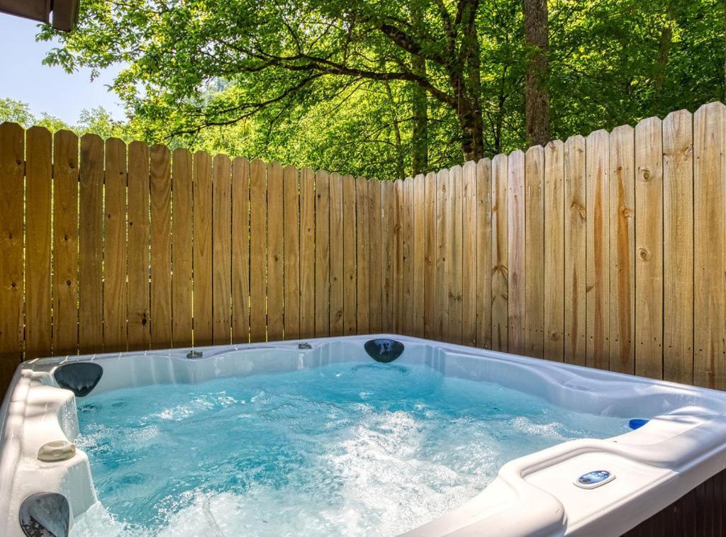جاتلينبرج Black Bear Falls - With An In-Law Suite المظهر الخارجي الصورة